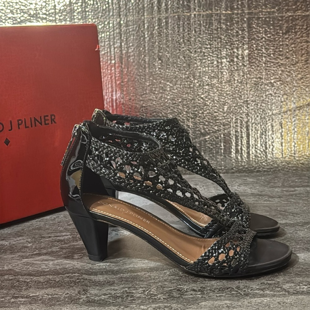 Donald J. Pliner Verona black leather sandals 6.5 - Picture 1 of 7
